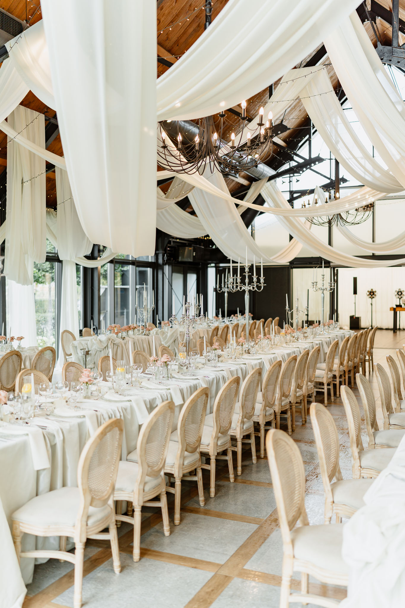 Vintage wedding decor