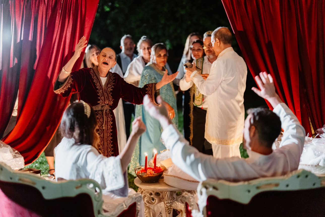 Henna ceremony luxury Jewish wedding Tuscany - Emily & Refael with family