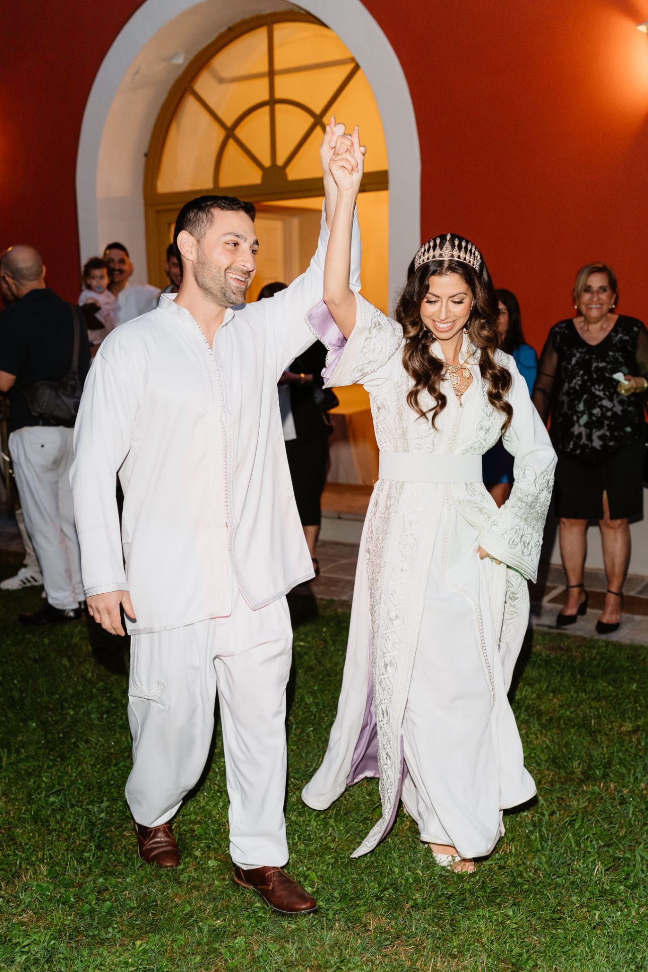 Henna Party luxury Jewish wedding Tuscany - Emily & Refael smiling with guests