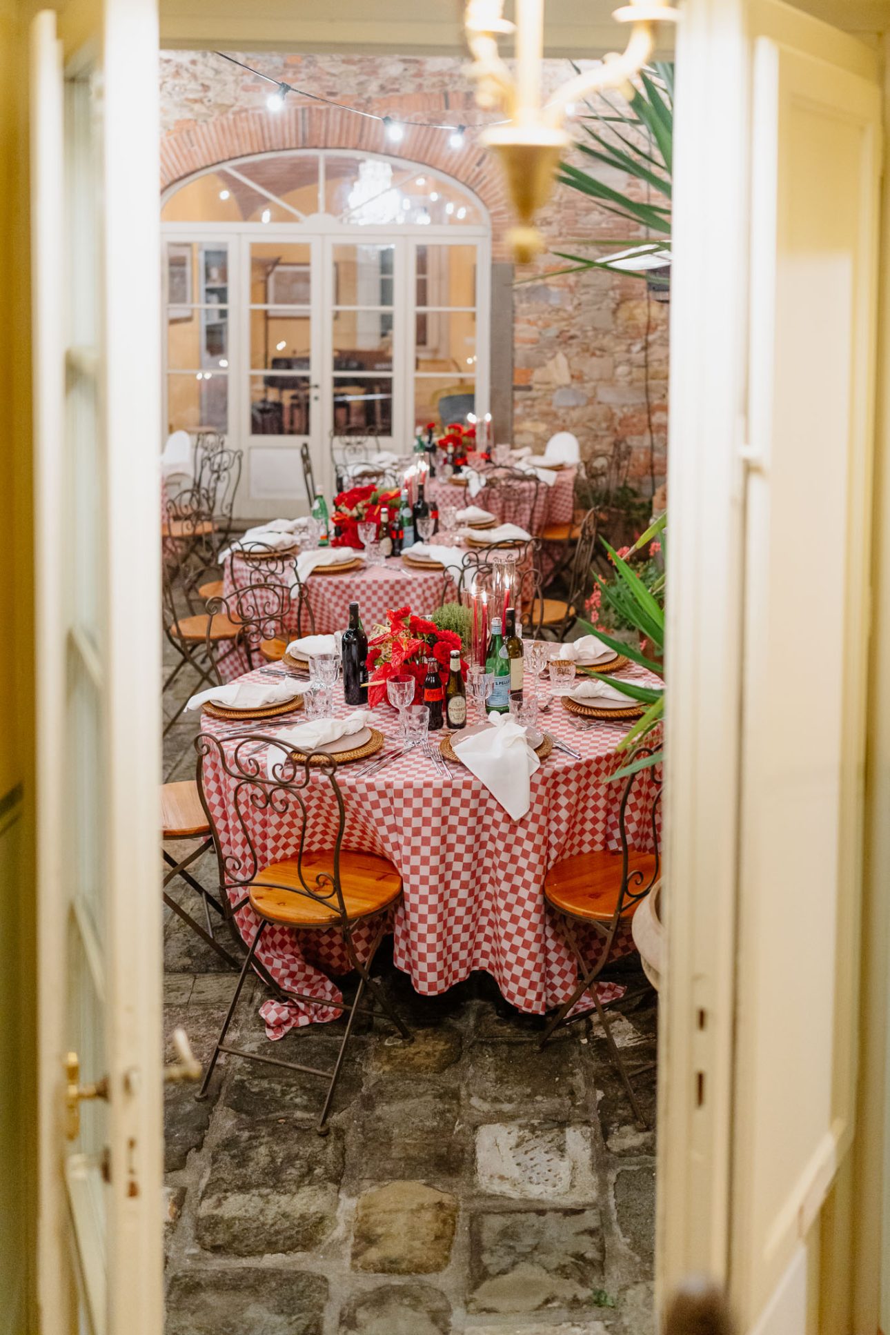 Red wedding decor details luxury Jewish wedding Tuscany