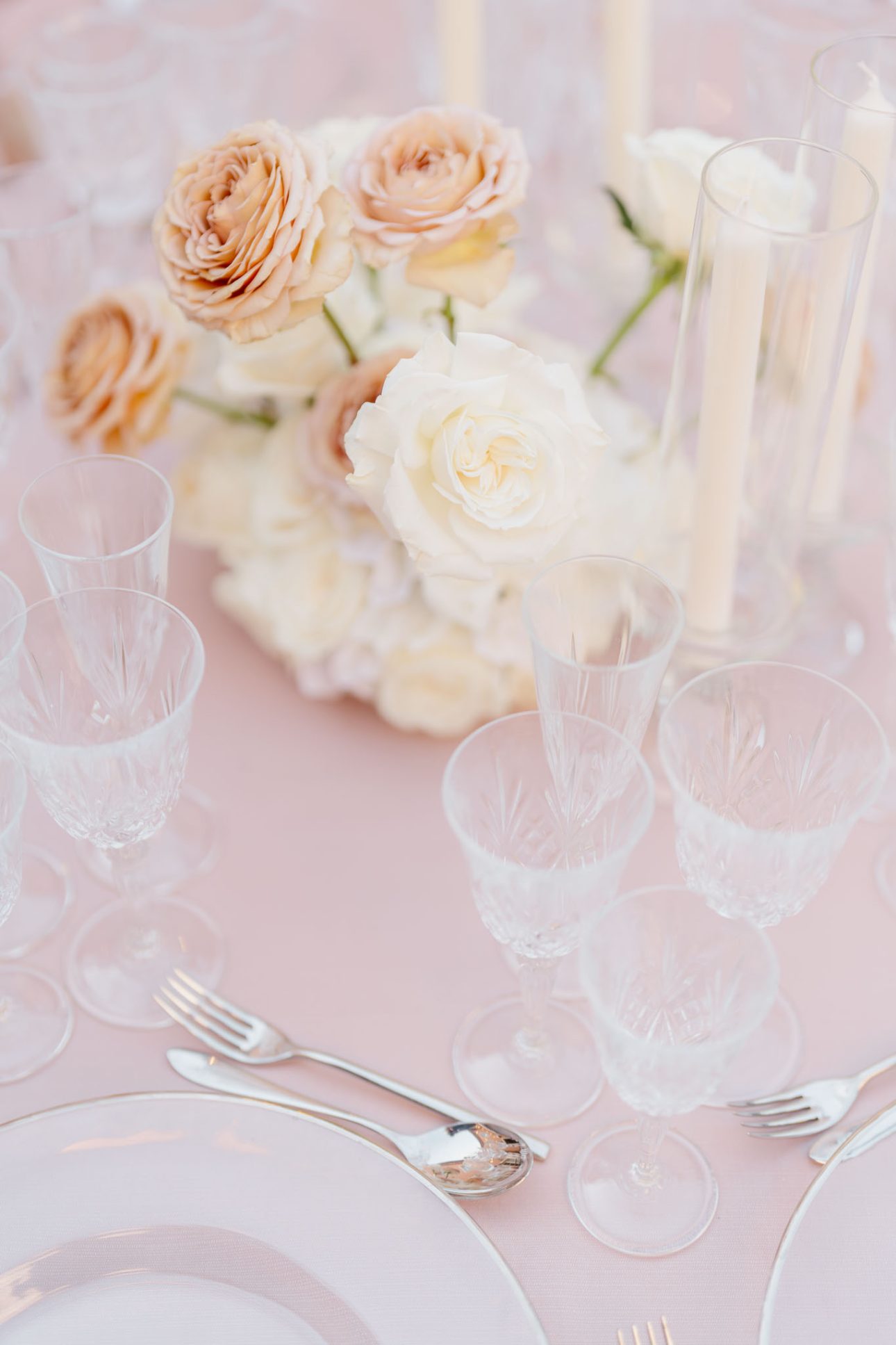 Shabbat dinner table with floral arrangements luxury Jewish Wedding Tuscany