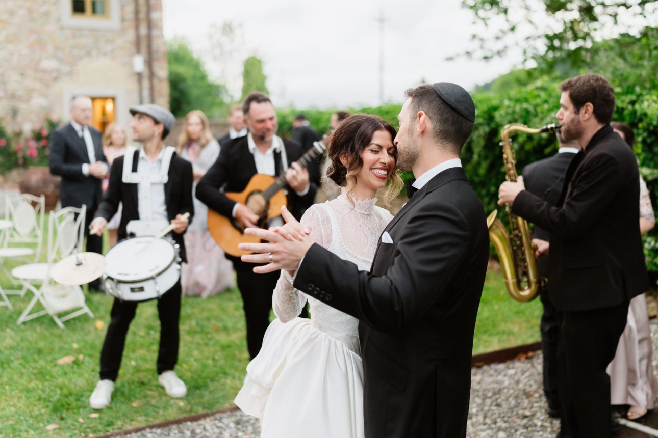 Live band playing at Villa Lenka reception