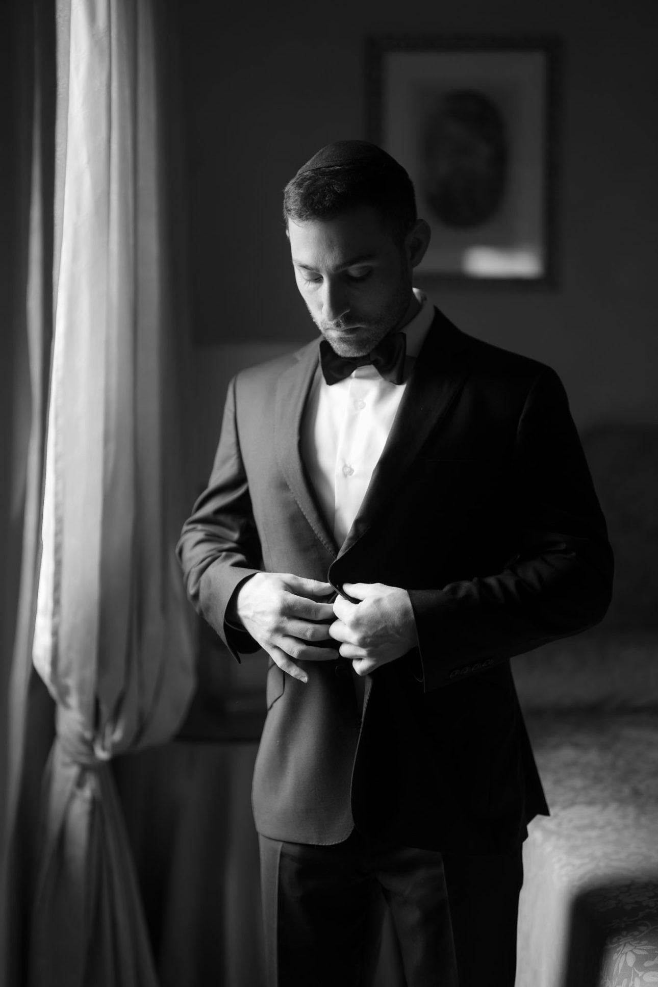 25. Groom portrait in Tuscan villa interior
